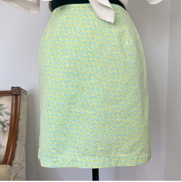 3/20$● VINTAGE FLORAL GREEN & BLUE SKORT • M - Picture 2 of 5